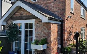 The Coach House Holiday Cottage, Southport